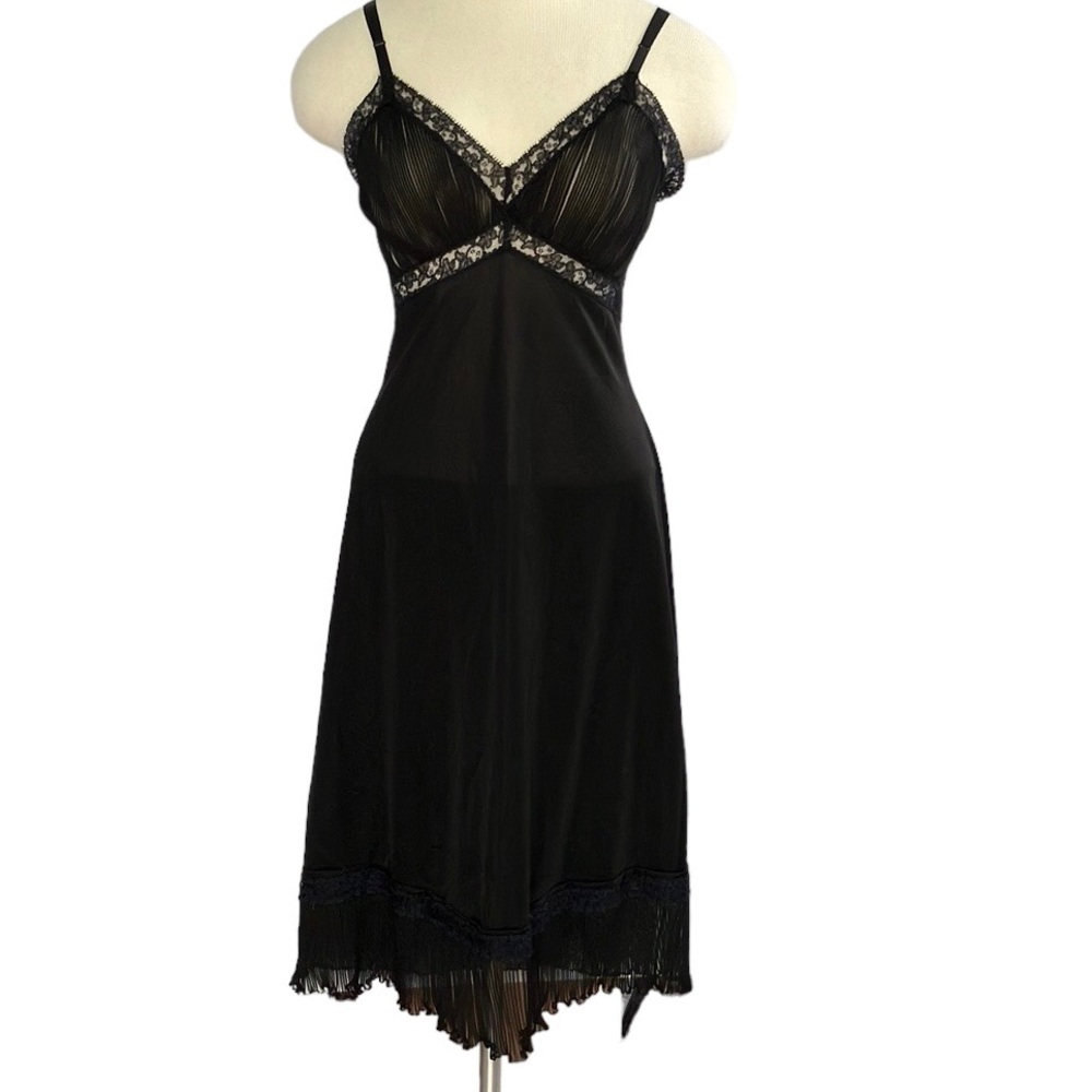 Vintage 1940s Vanity Fair black slip chemise ornate sheer accordion pleats sz 32